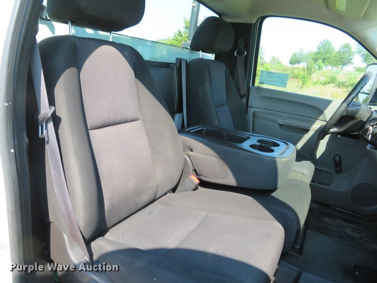 image for item DH1579 2011 Chevrolet Silverado 3500HD utility bed pickup truck