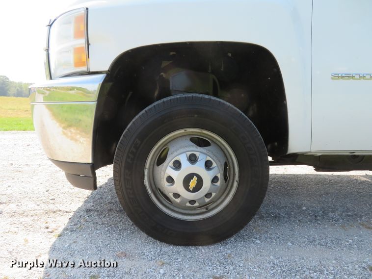 image for item DH1579 2011 Chevrolet Silverado 3500HD utility bed pickup truck