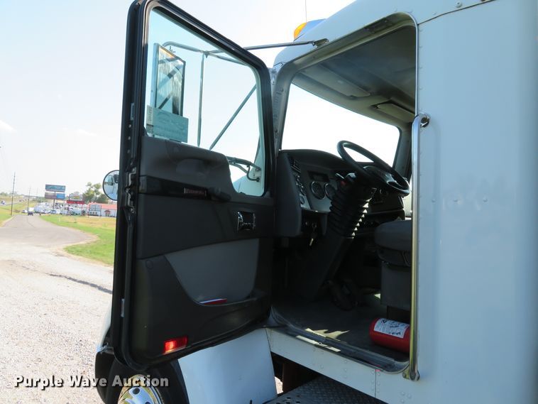 image for item DH1582 2012 Kenworth T270 box truck