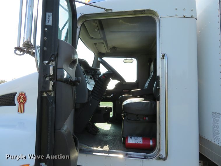 image for item DH1582 2012 Kenworth T270 box truck