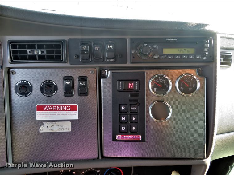 image for item DH1582 2012 Kenworth T270 box truck