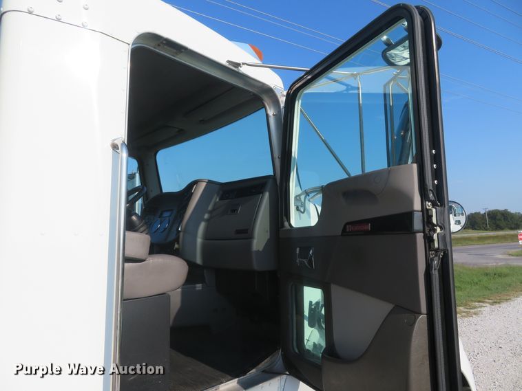 image for item DH1582 2012 Kenworth T270 box truck