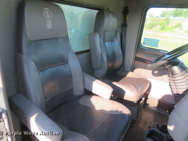 image for item DH1582 2012 Kenworth T270 box truck