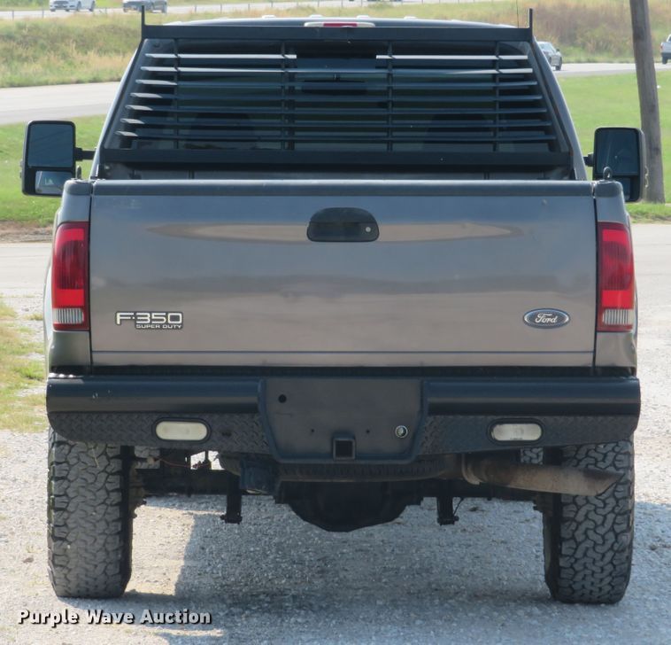 image for item DH1584 2002 Ford F350 Super Duty Lariat Crew Cab pickup truck