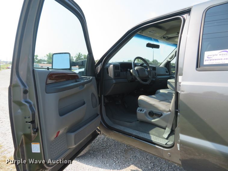 image for item DH1584 2002 Ford F350 Super Duty Lariat Crew Cab pickup truck