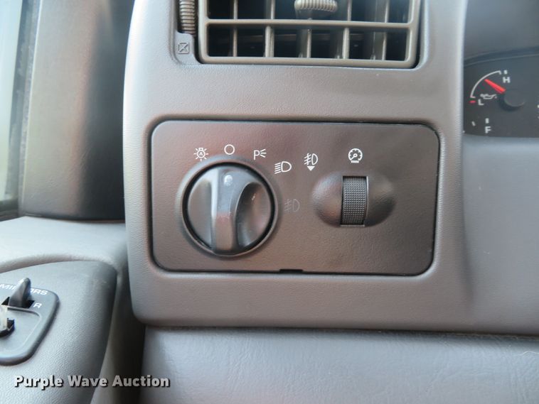 image for item DH1584 2002 Ford F350 Super Duty Lariat Crew Cab pickup truck