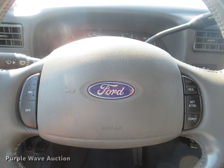 image for item DH1584 2002 Ford F350 Super Duty Lariat Crew Cab pickup truck