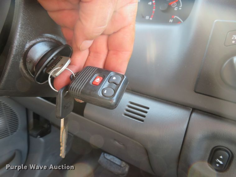 image for item DH1584 2002 Ford F350 Super Duty Lariat Crew Cab pickup truck