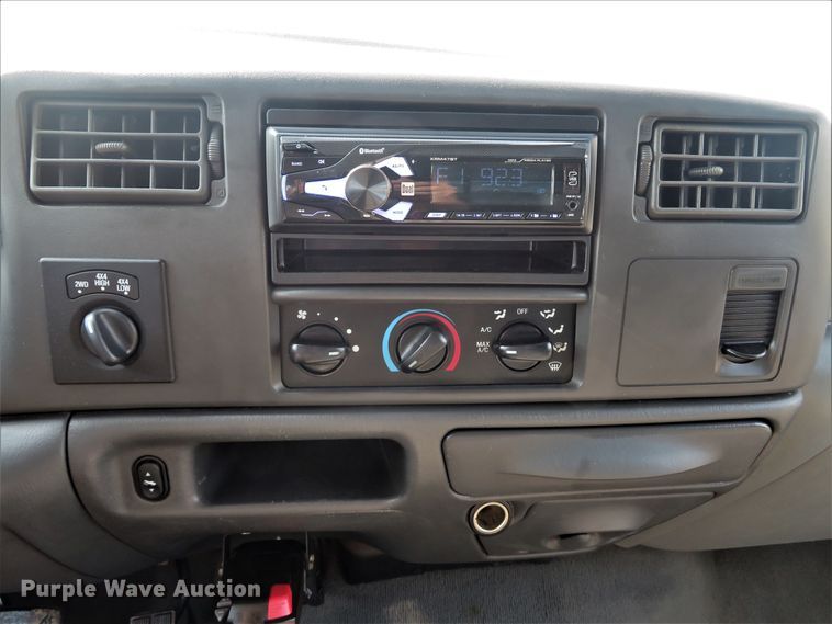 image for item DH1584 2002 Ford F350 Super Duty Lariat Crew Cab pickup truck