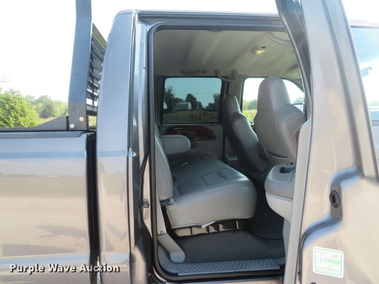 image for item DH1584 2002 Ford F350 Super Duty Lariat Crew Cab pickup truck