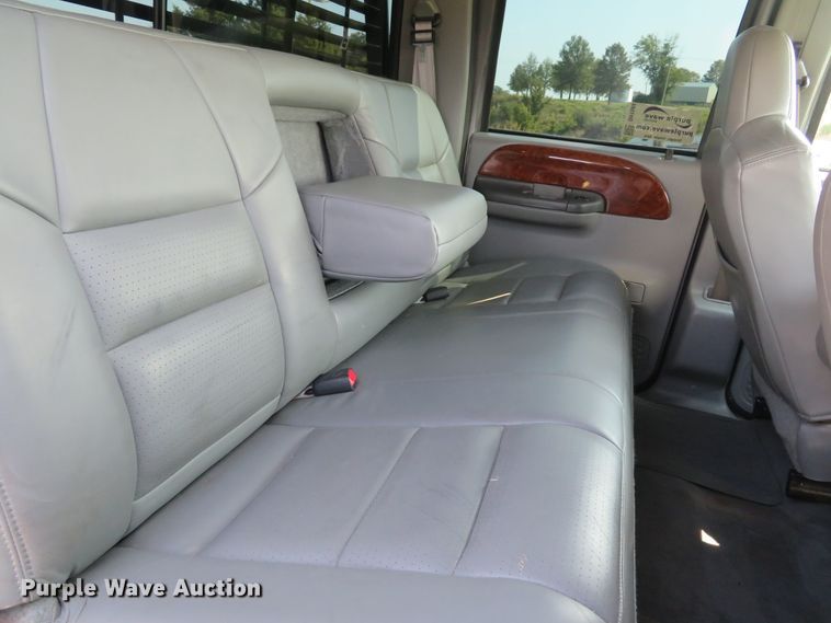 image for item DH1584 2002 Ford F350 Super Duty Lariat Crew Cab pickup truck