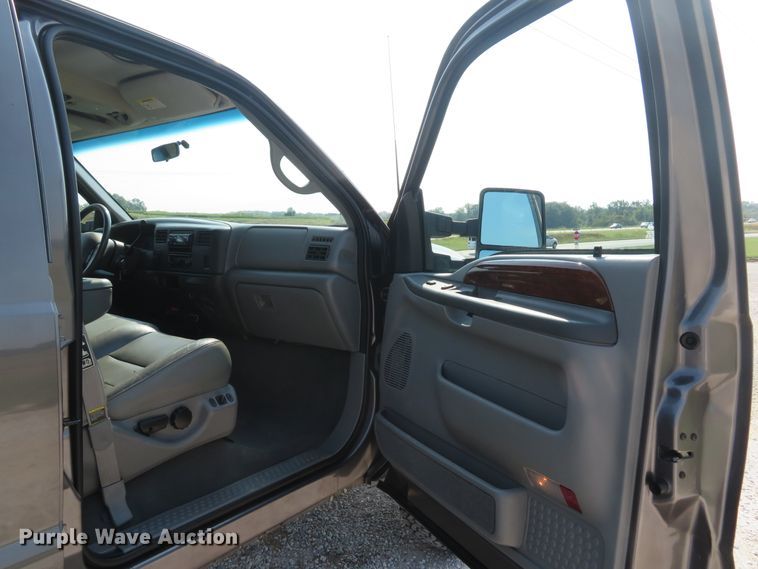 image for item DH1584 2002 Ford F350 Super Duty Lariat Crew Cab pickup truck