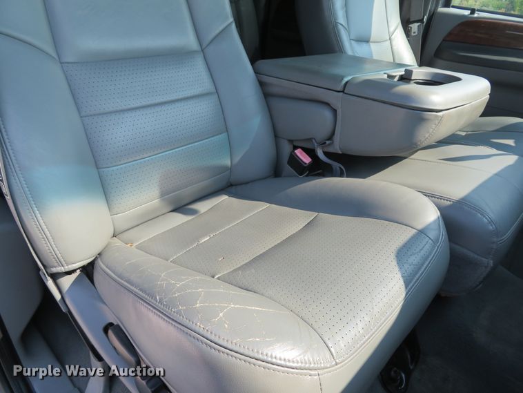 image for item DH1584 2002 Ford F350 Super Duty Lariat Crew Cab pickup truck