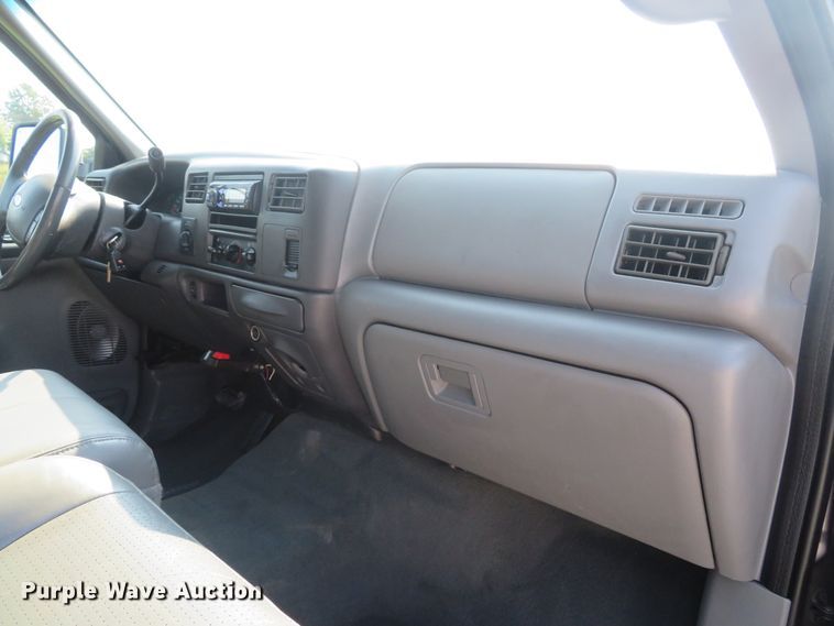 image for item DH1584 2002 Ford F350 Super Duty Lariat Crew Cab pickup truck