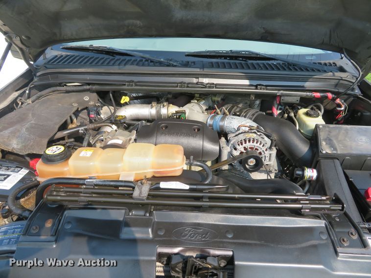 image for item DH1584 2002 Ford F350 Super Duty Lariat Crew Cab pickup truck