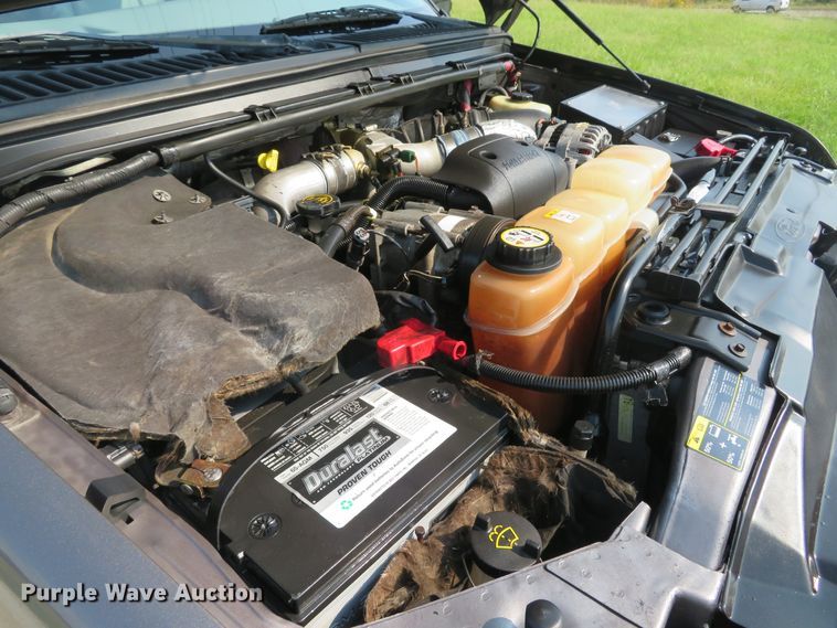 image for item DH1584 2002 Ford F350 Super Duty Lariat Crew Cab pickup truck