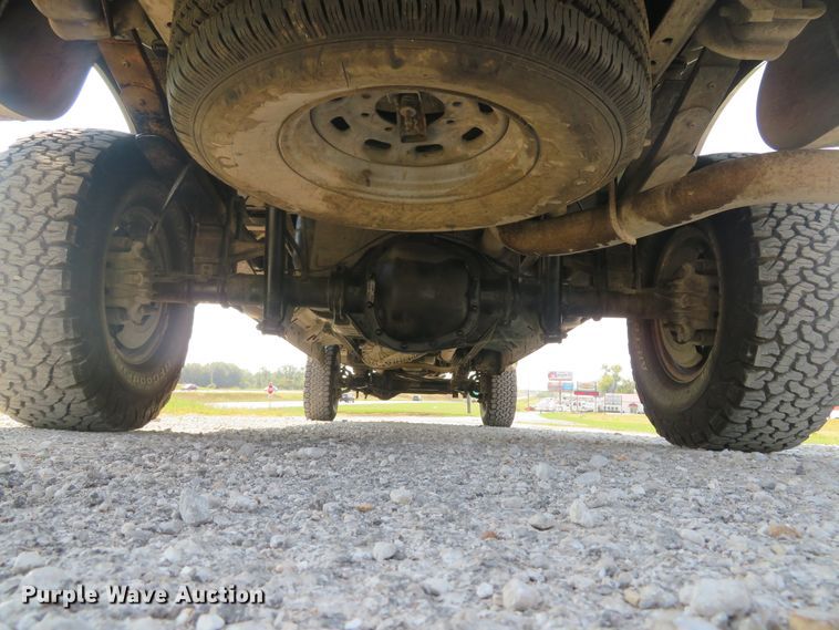 image for item DH1584 2002 Ford F350 Super Duty Lariat Crew Cab pickup truck