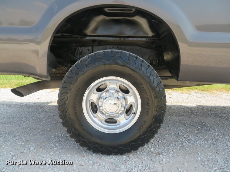 image for item DH1584 2002 Ford F350 Super Duty Lariat Crew Cab pickup truck