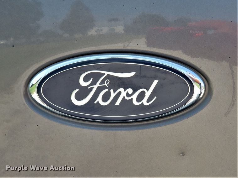 image for item DH1584 2002 Ford F350 Super Duty Lariat Crew Cab pickup truck