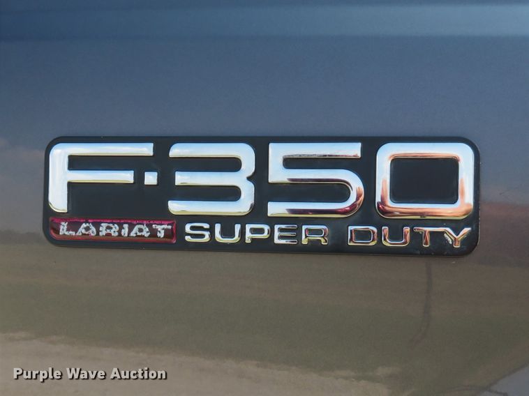 image for item DH1584 2002 Ford F350 Super Duty Lariat Crew Cab pickup truck