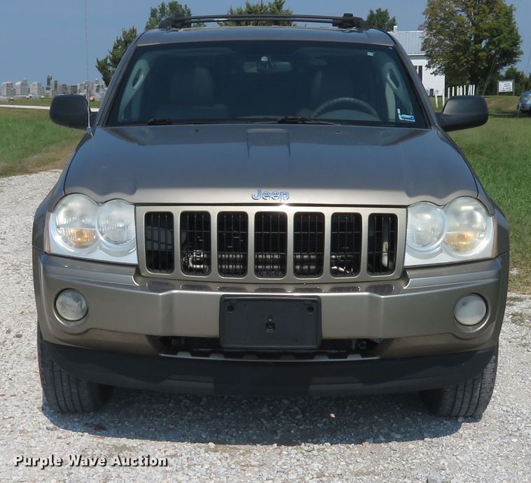 image for item DH1585 2005 Jeep Grand Cherokee Laredo SUV