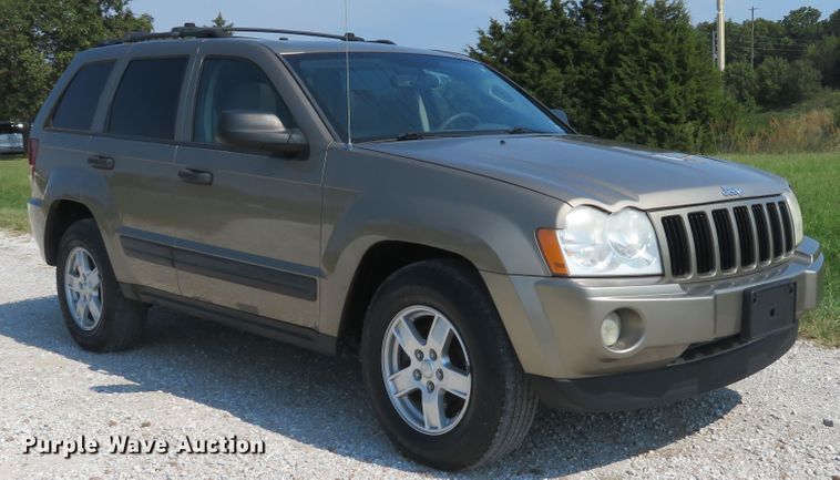 image for item DH1585 2005 Jeep Grand Cherokee Laredo SUV