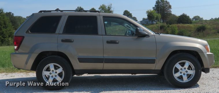 image for item DH1585 2005 Jeep Grand Cherokee Laredo SUV