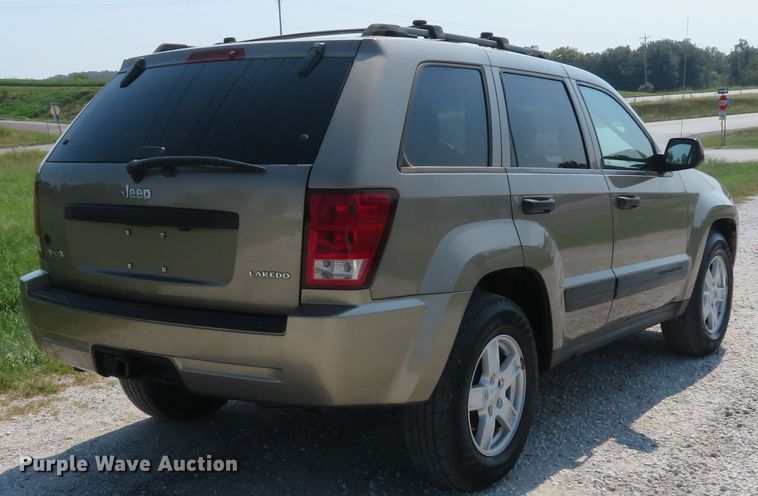 image for item DH1585 2005 Jeep Grand Cherokee Laredo SUV