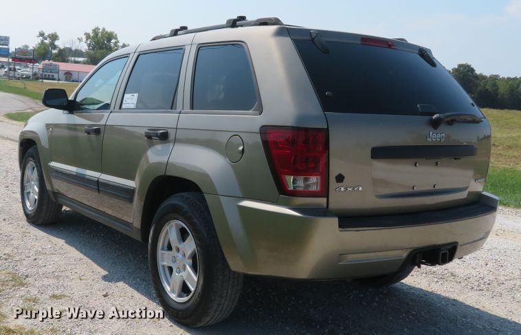 image for item DH1585 2005 Jeep Grand Cherokee Laredo SUV