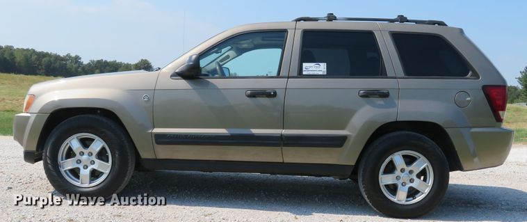 image for item DH1585 2005 Jeep Grand Cherokee Laredo SUV