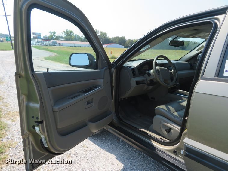 image for item DH1585 2005 Jeep Grand Cherokee Laredo SUV