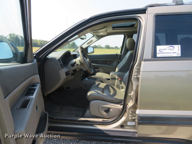 image for item DH1585 2005 Jeep Grand Cherokee Laredo SUV