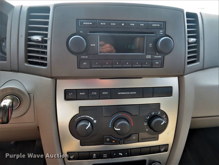 image for item DH1585 2005 Jeep Grand Cherokee Laredo SUV