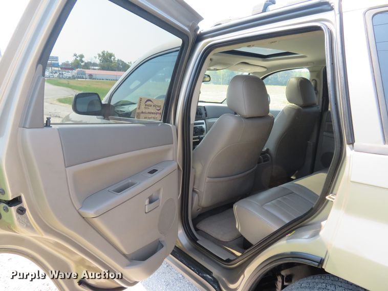 image for item DH1585 2005 Jeep Grand Cherokee Laredo SUV