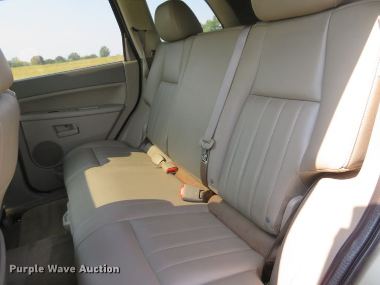 image for item DH1585 2005 Jeep Grand Cherokee Laredo SUV