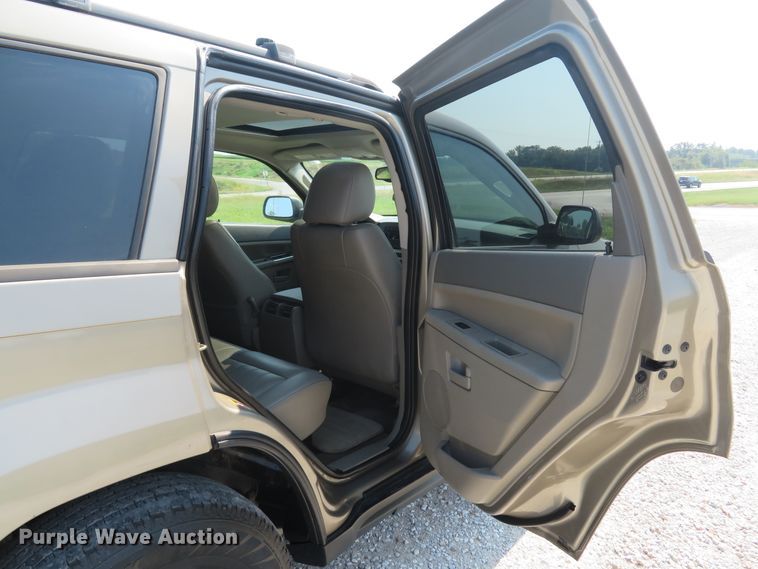 image for item DH1585 2005 Jeep Grand Cherokee Laredo SUV