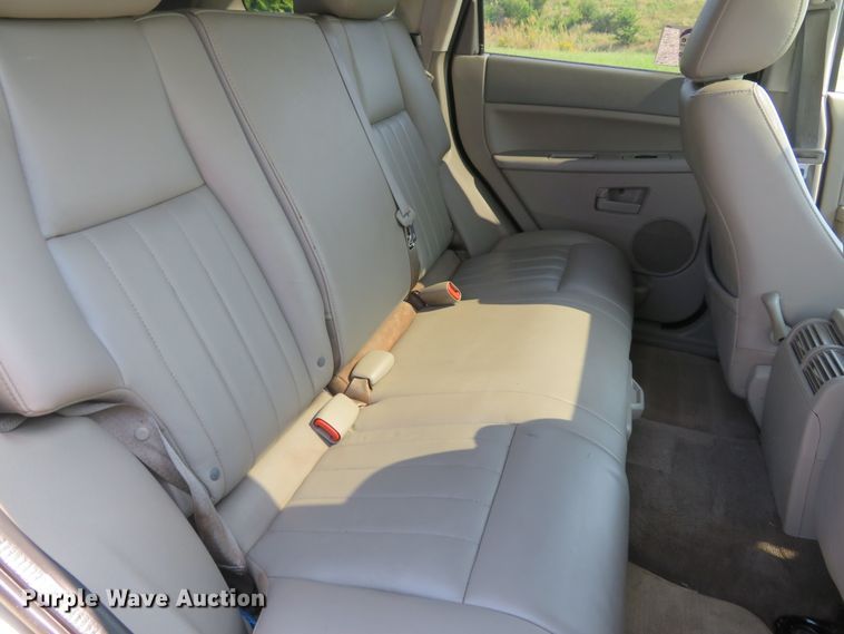 image for item DH1585 2005 Jeep Grand Cherokee Laredo SUV