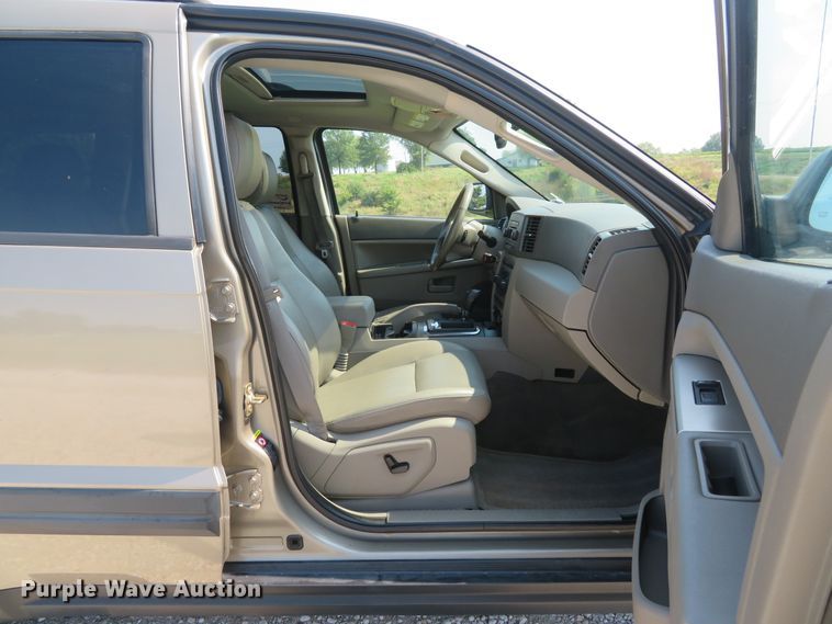 image for item DH1585 2005 Jeep Grand Cherokee Laredo SUV