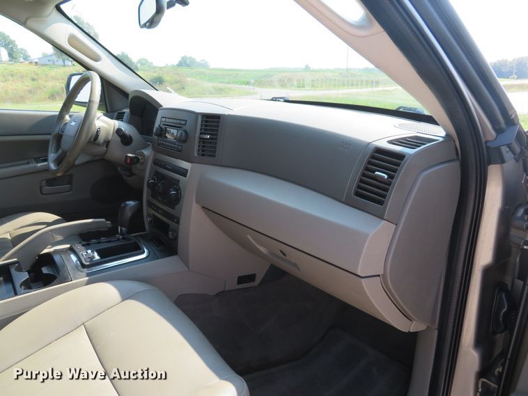 image for item DH1585 2005 Jeep Grand Cherokee Laredo SUV