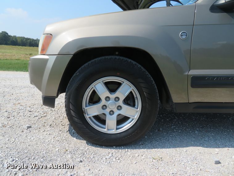image for item DH1585 2005 Jeep Grand Cherokee Laredo SUV
