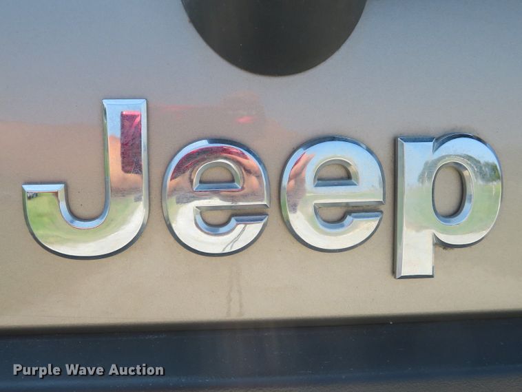 image for item DH1585 2005 Jeep Grand Cherokee Laredo SUV