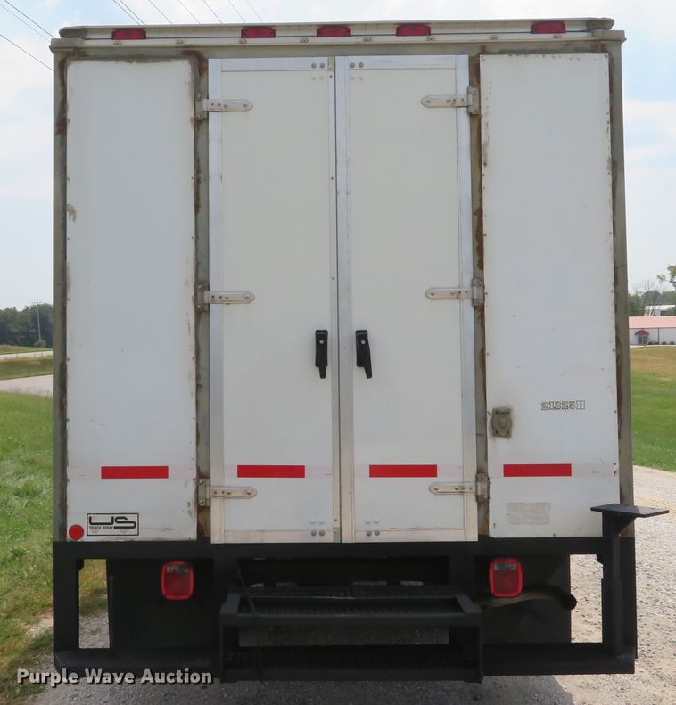 image for item DH1586 2002 Chevrolet Express G3500 box truck