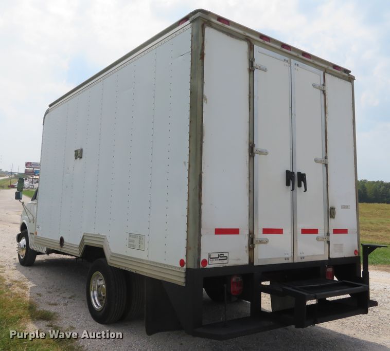 image for item DH1586 2002 Chevrolet Express G3500 box truck