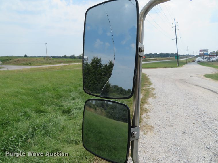 image for item DH1586 2002 Chevrolet Express G3500 box truck