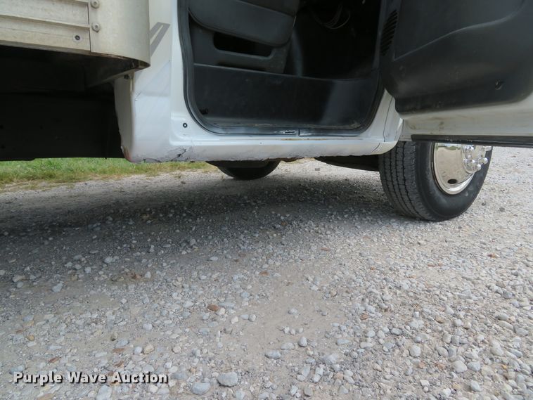 image for item DH1586 2002 Chevrolet Express G3500 box truck