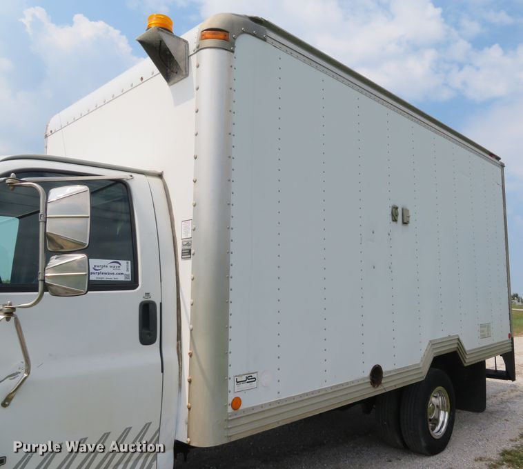 image for item DH1586 2002 Chevrolet Express G3500 box truck