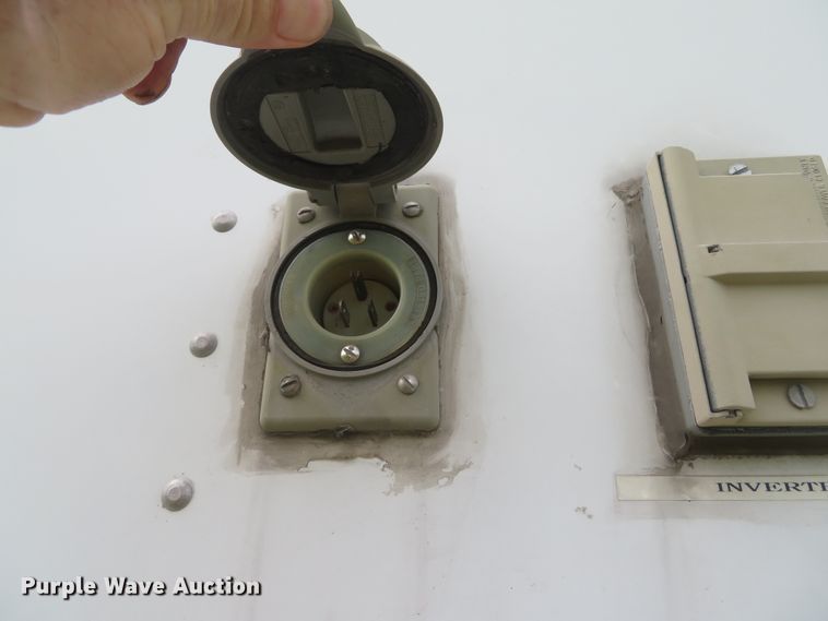 image for item DH1586 2002 Chevrolet Express G3500 box truck