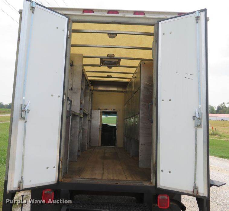 image for item DH1586 2002 Chevrolet Express G3500 box truck