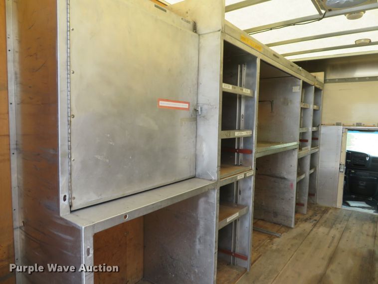 image for item DH1586 2002 Chevrolet Express G3500 box truck