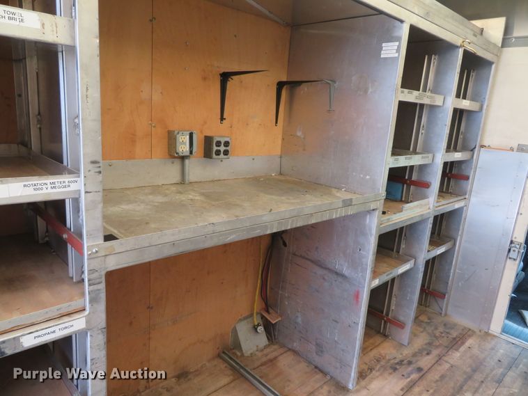 image for item DH1586 2002 Chevrolet Express G3500 box truck